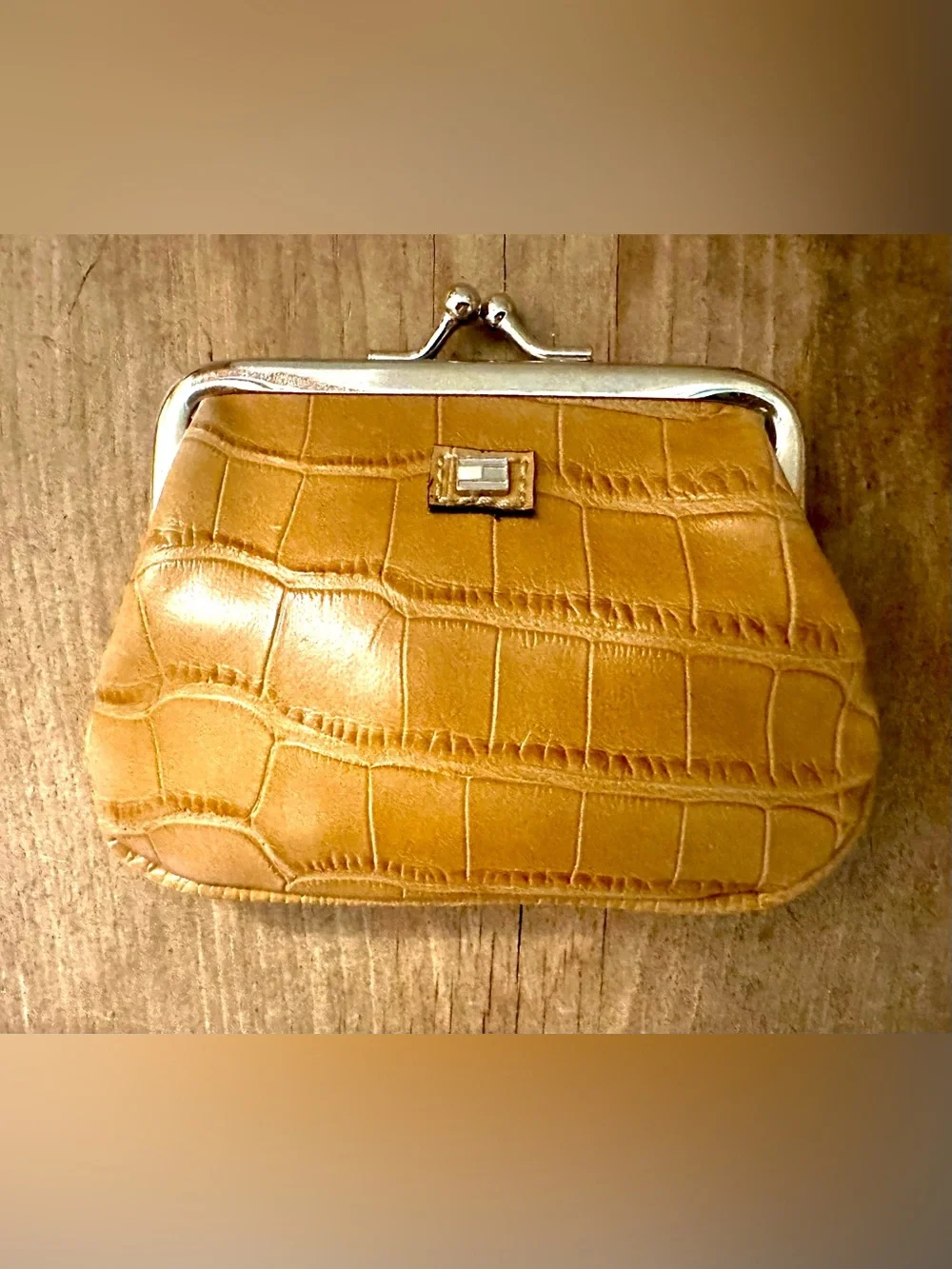 Vintage 1990s Tommy Hilfiger faux alligator kiss-lock coin purse